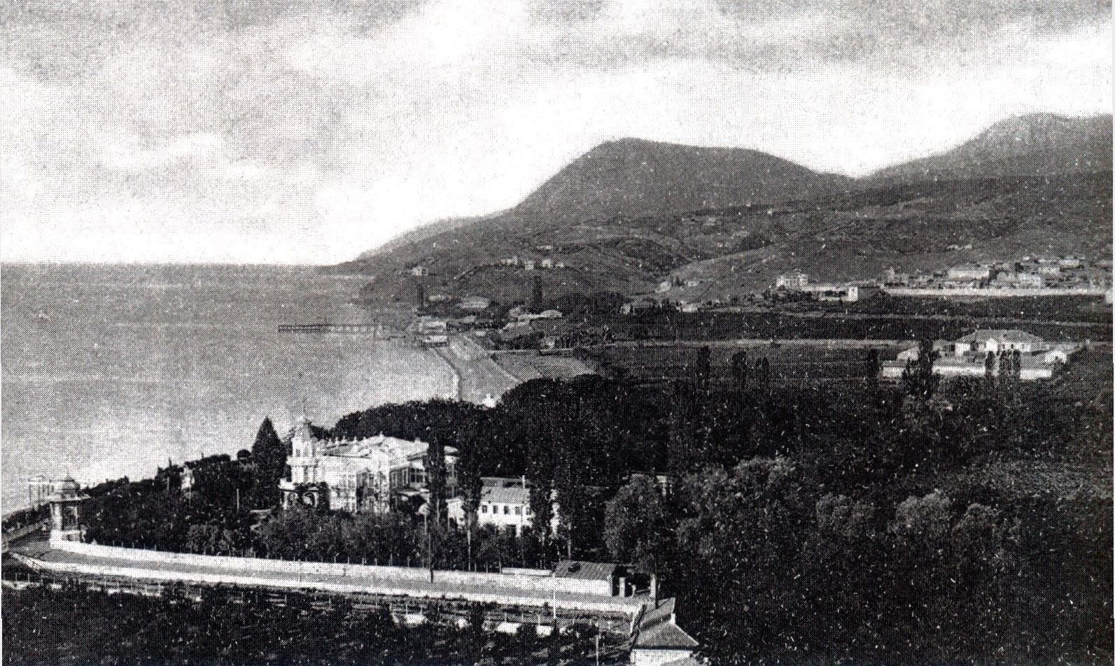 Алушта. Общий вид. Начало XX в. Алушта. Общий вид. Начало XX в.