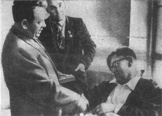Вручение Н.З. Бирюкову ордена «Знак Почета». Ялта. 1962 год Вручение Н.З. Бирюкову ордена «Знак Почета». Ялта. 1962 год