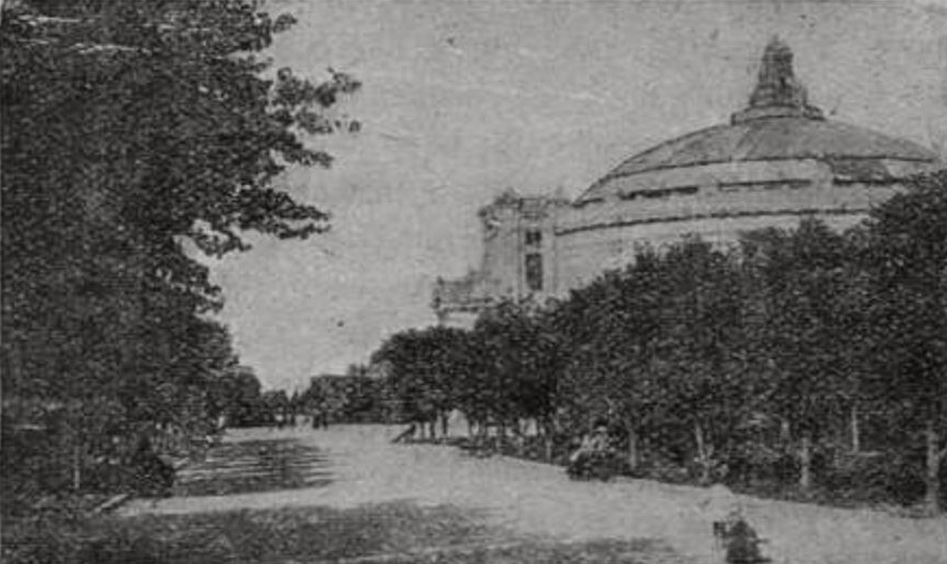 Исторический бульвар и здание Панорамы Исторический бульвар и здание Панорамы