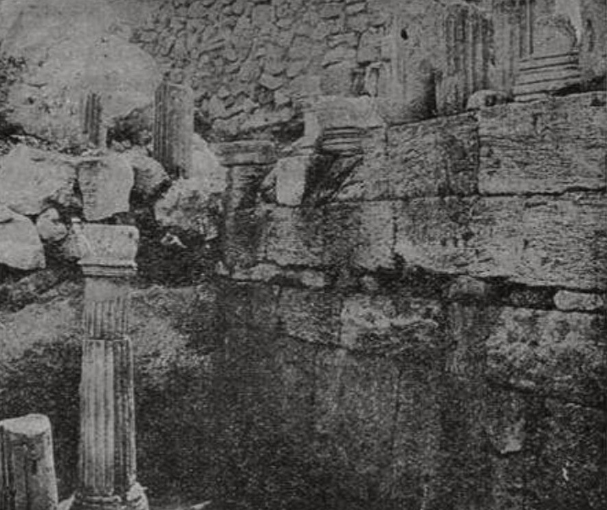 Развалины античного дома в Херсонесе (фот. проф. М.И. Ростовцева) Развалины античного дома в Херсонесе (фот. проф. М.И. Ростовцева)