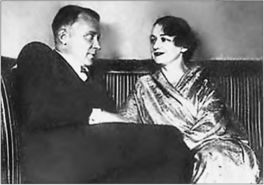 Михаил Афанасьевич и Елена Сергеевна Булгаковы. Апрель 1935 г. Михаил Афанасьевич и Елена Сергеевна Булгаковы. Апрель 1935 г.