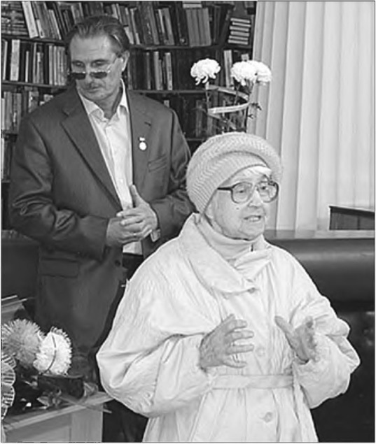 Л.А. Минакова на 60-летии С. Овчаренко. Ноябрь 2013 Л.А. Минакова на 60-летии С. Овчаренко. Ноябрь 2013