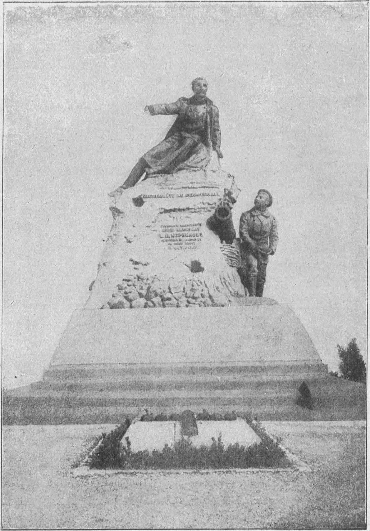 Памятник адмиралу Корнилову на Малаховом кургане Памятник адмиралу Корнилову на Малаховом кургане