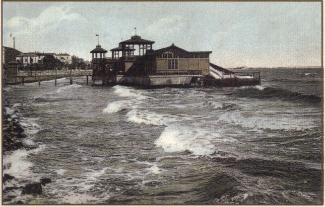 Вид на городские купальни. Начало XX в Вид на городские купальни. Начало XX в