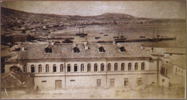 Старое здание Феодосийской мужской гимназии. Фото 1896 г Старое здание Феодосийской мужской гимназии. Фото 1896 г