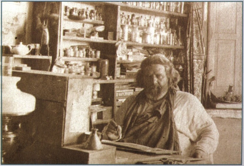 М.А. Волошин в своей мастерской. 1920-е гг М.А. Волошин в своей мастерской. 1920-е гг