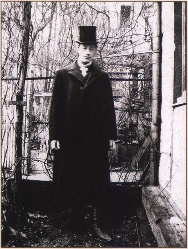 Н. Гумилев. Париж. 1908 г Н. Гумилев. Париж. 1908 г